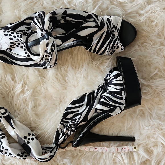 EUC BEBE black and white scarf heels - size 8 - Picture 12 of 16